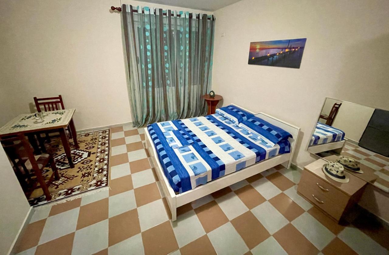 Lovely Studio Apartment Beachfront Durrës Kültér fotó