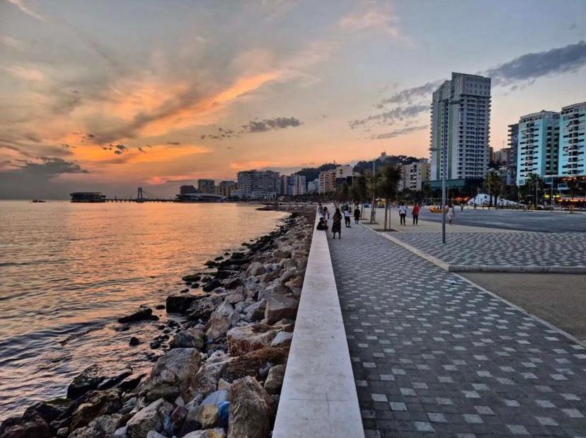Lovely Studio Apartment Beachfront Durrës Kültér fotó