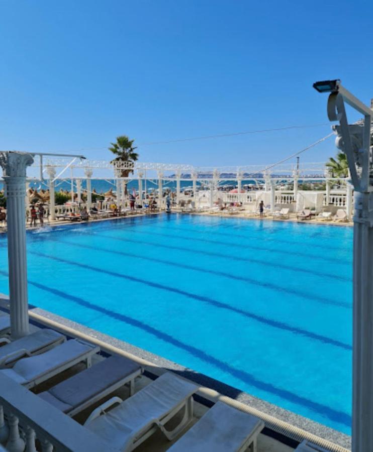 Lovely Studio Apartment Beachfront Durrës Kültér fotó