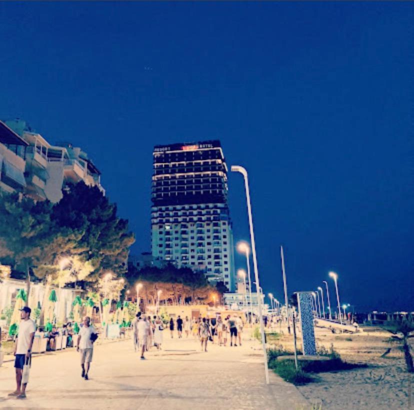 Lovely Studio Apartment Beachfront Durrës Kültér fotó